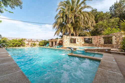 Country House 'La Carrasca' with Private Pool, Private Terrace and Wi-Fi