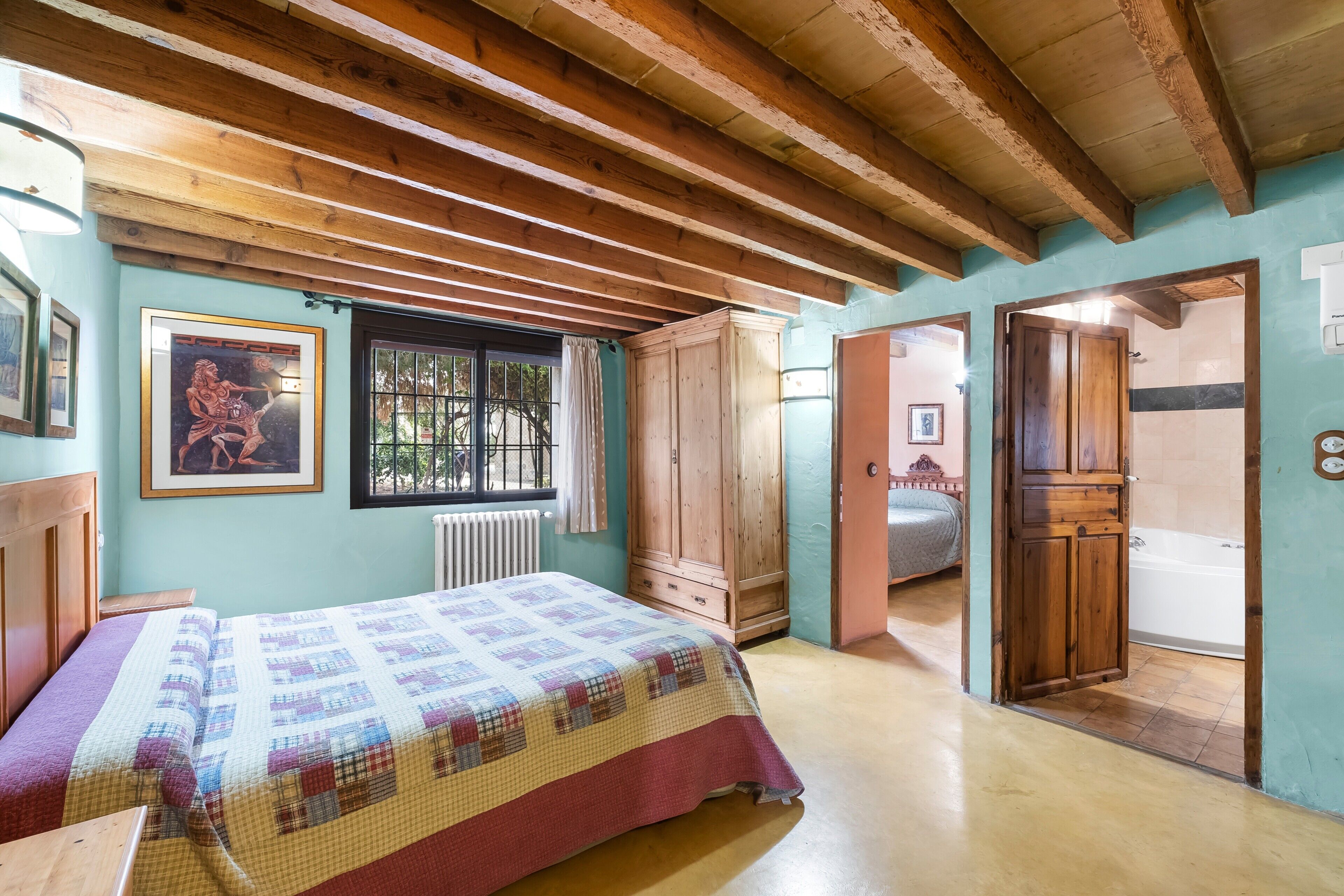 5 slaapkamers, een strijkplank/strijkijzer, gratis wifi, beddengoed