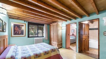 5 slaapkamers, een strijkplank/strijkijzer, gratis wifi, beddengoed