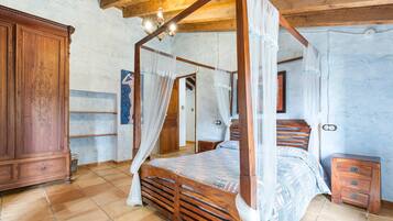 5 dormitoris, planxa i posts de planxar, wifi gratuïta i roba de llit