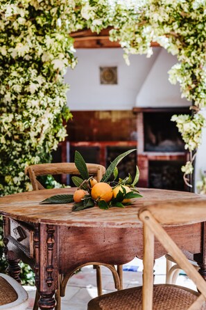 تناول الطعام بالخارج