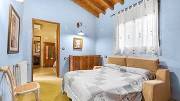 5 Schlafzimmer, Bügeleisen/Bügelbrett, kostenloses WLAN, Bettwäsche