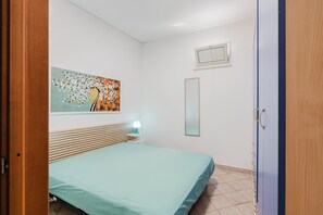 1 bedroom, free WiFi, bed sheets - Apartment 'Elena' with Mountain View, Wi-Fi and Air Conditioning (Alcamo)