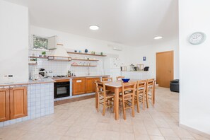 Dining - Apartment 'Elena' with Mountain View, Wi-Fi and Air Conditioning (Alcamo)