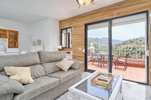 Apartment 'Axarquía 13' with Sea View, Wi-Fi and Air Conditioning