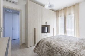 2 bedrooms, bed sheets