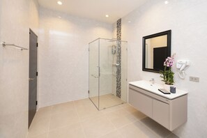 6 Schlafzimmer, Zimmersafe, kostenloses WLAN, Bettwäsche