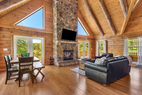 Stunning Log Cabin in Oneonta Set On 30 Acres