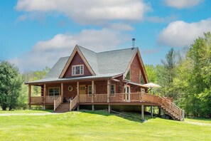 Exterior - Stunning Log Cabin in Oneonta Set On 30 Acres (East Meredith)