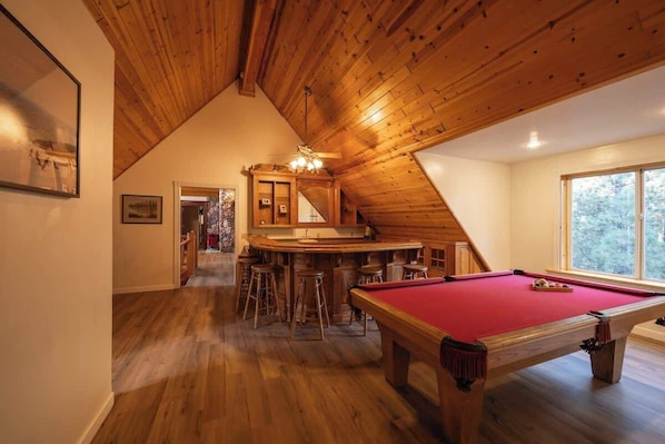Games room - TimberLodge, your dream getaway, hot tub, firepit. (Big Bear Lake)