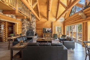 TV, fireplace, offices - TimberLodge, your dream getaway, hot tub, firepit. (Big Bear Lake)