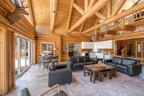 Fireplace, ping pong, offices - TimberLodge - your dream getaway, hot tub, firepit. (Big Bear Lake)