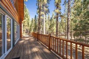 Terrace/patio - TimberLodge, your dream getaway, hot tub, firepit. (Big Bear Lake)