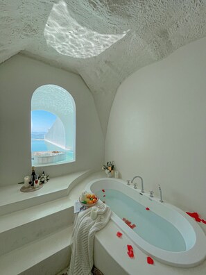 Roupas de cama premium, frigobar (abastecido com itens grátis)