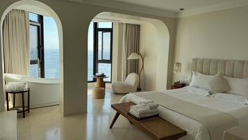 Kamar Double Deluks, pemandangan laut | Seprai premium, minibar gratis, tirai kedap cahaya, dan kedap suara