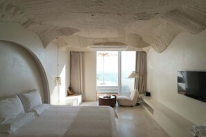 Quarto casal romântico, vista para o mar | Roupas de cama premium, frigobar (abastecido com itens grátis)