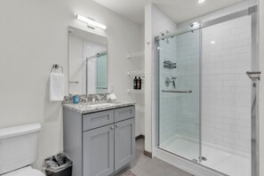 Regadera, amenidades de baño gratuitas, secadora de cabello, bidet 