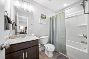 Ducha, secador de pelo, toallas