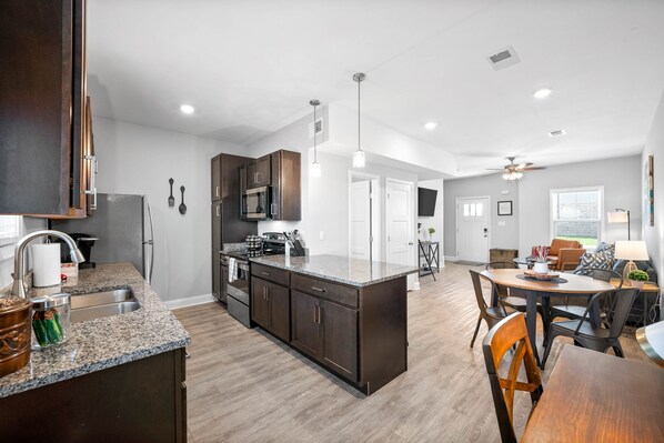 Fridge, microwave, oven, stovetop - Birdie's Nest on Golf Club (1625 Golf Club Ln) (Clarksville)