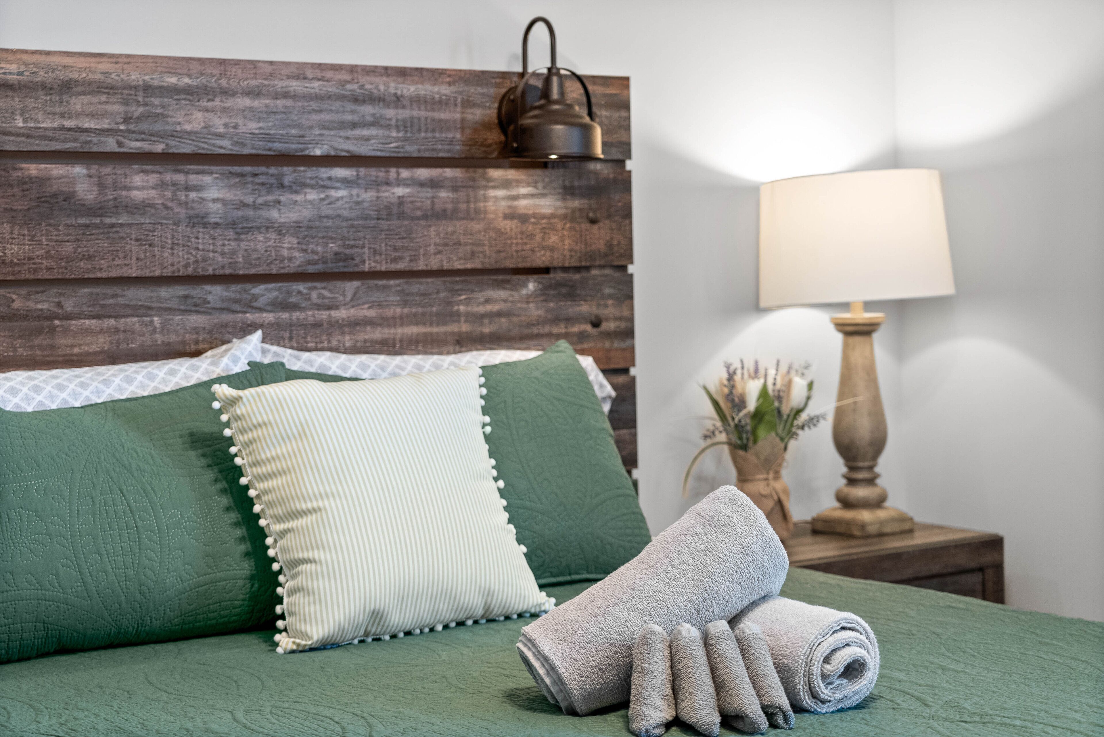 2 habitaciones, escritorio, tabla de planchar con plancha y wifi gratis 