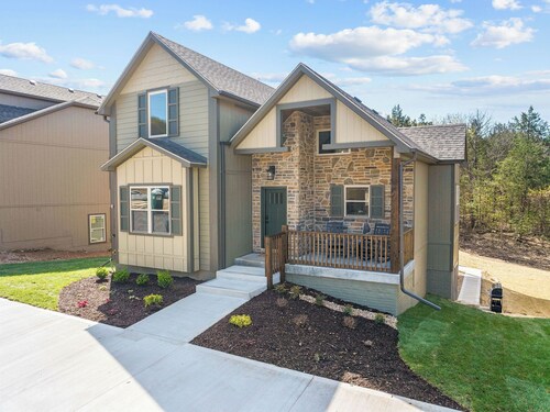 HUGE Private Heated Swim Spa • Game Room • 7BR/7BAEntire home  Work Space,
