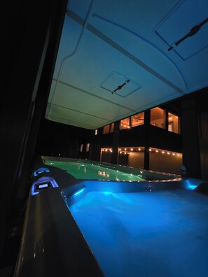 Outdoor spa tub - HUGE Private Heated Swim Spa • Game Room • 7BR/7BA • Entire home • Work Space (Hollister)