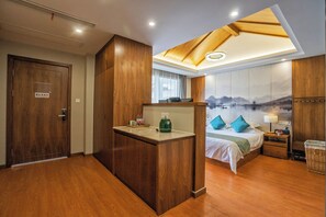Elite Double Room | 1 bedroom, premium bedding, blackout drapes, free WiFi