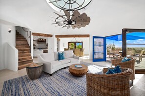 Smart TV, fireplace, stereo - Santorini House With Panoramic Palm Springs Views (Palm Springs)