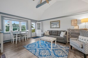 Smart TV, fireplace - Seaside Charm Awaits at The Duckling (South Yarmouth)