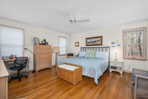 3 Schlafzimmer, Schreibtisch, Bügeleisen/Bügelbrett, kostenloses WLAN