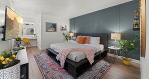 2 bedrooms, desk, iron/ironing board, WiFi - Cozy 2-bedroom condo with Old Town Charm and Modern Comfort (Scottsdale)