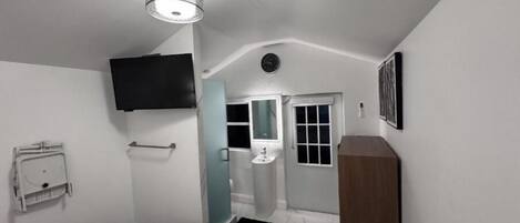 1 bedroom, iron/ironing board, WiFi