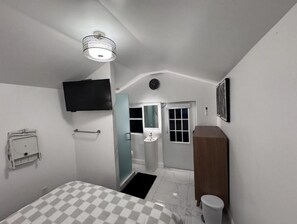 1 bedroom, iron/ironing board, WiFi