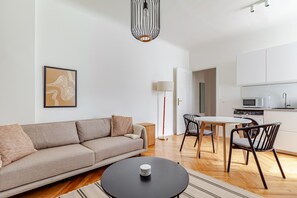 TV, stereo - Blueground | Friedrichshain, elevator, nr gallery (Berlin)