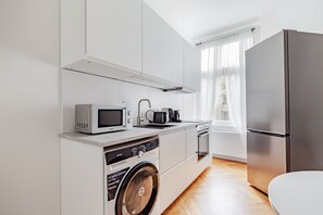 Fridge, microwave, oven, dishwasher - Blueground | Friedrichshain, elevator, nr gallery (Berlin)