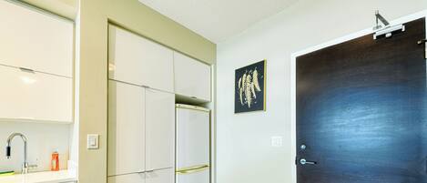 Executive Suite, 2 Bedrooms | Private kitchen