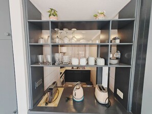 Fridge, microwave, oven, coffee/tea maker