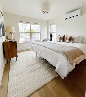 2 bedrooms, desk, iron/ironing board, travel cot