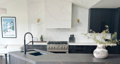 The LaBirdie; Hot Tub, Putting Green, Luxe Retreat