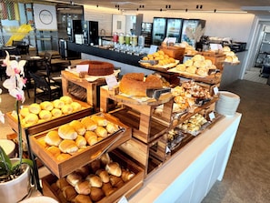 อาหารเช้าแบบบุฟเฟ่ต์ทุกวัน (BRL 70 ต่อคน)