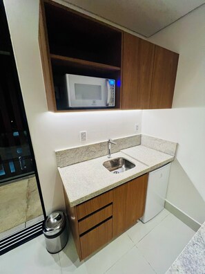 Mini-fridge, microwave, cookware/dishes/utensils - Porto Alto Resort - Pé na Areia (Ipojuca)