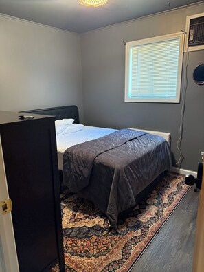 Strykjärn/strykbräda, wi-fi och sängkläder