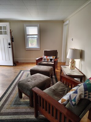 Smart TV - Cute 2-bedroom farmhouse in Trumansburg with WiFi (Trumansburg)