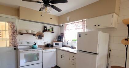 The Sunset - 1 bedroom spacious and comfortable with all the amenities