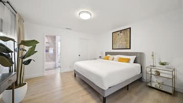 3 bedrooms, desk, iron/ironing board, travel crib