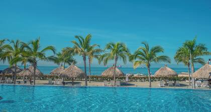 Charming seafront 2-bedroom apartment with AC, WiFi in delightful Santa Marta