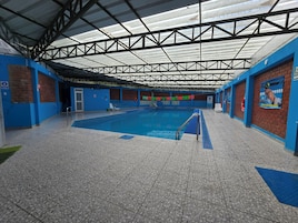 Una piscina techada