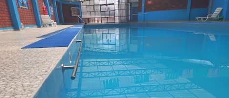 Indendørs pool