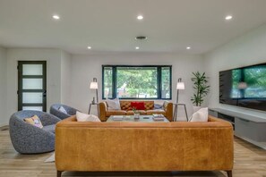 TV connectée, livres, écrans d'ordinateur, imprimantes