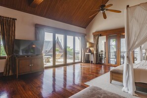 6 bedrooms, iron/ironing board, WiFi, bed sheets